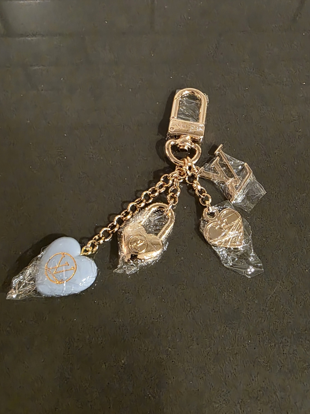 Source Unknown Gold-Tone Charm Keychain with Light Blue Heart